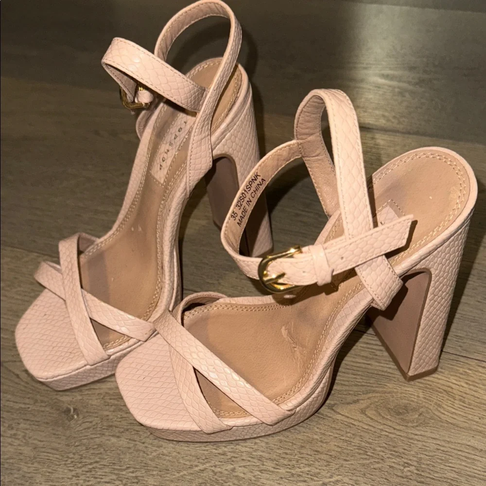 Topshop Nude Textured Heels - Picture 3 of 5